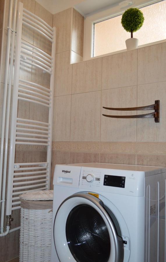 Angela Apartman Hajdúszoboszló Exterior foto